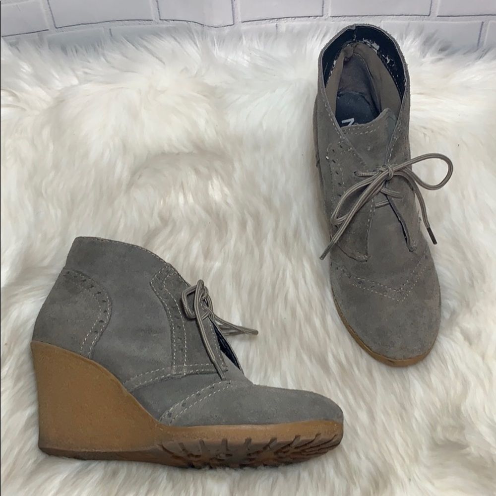 MIA Pampa Grey‎ Suede Wedge Booties Sz 7.5
